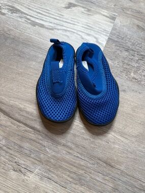 Brand New Toddler Water Shoes Size 5/6